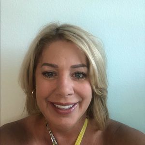 Meet your Posher, Holly